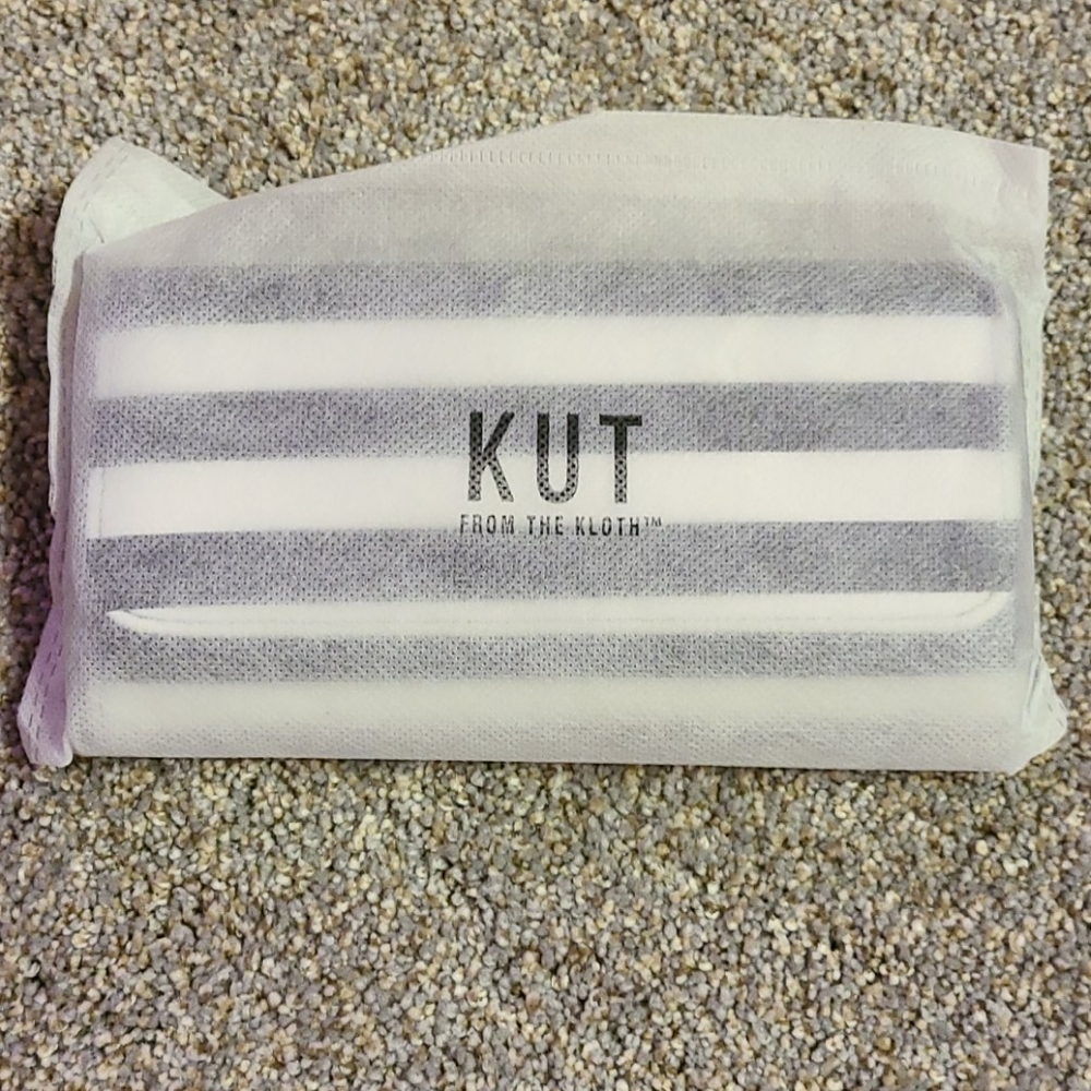 🆕️ Stripped black and white wallet